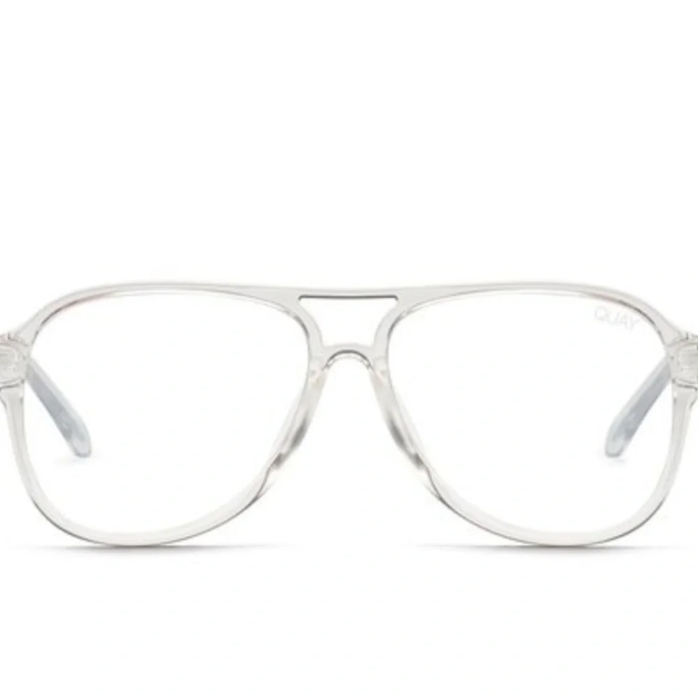 QUAY // ltd ed retro-chic clear frame magnetic aviator blue light glasses